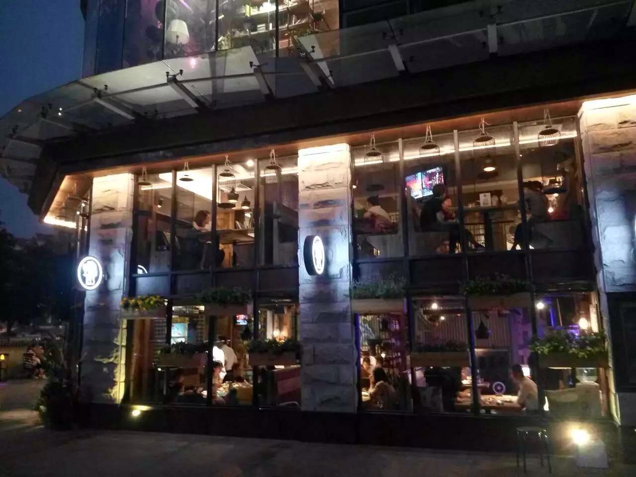 我们是R13泰国菜工业风餐厅_微页制作