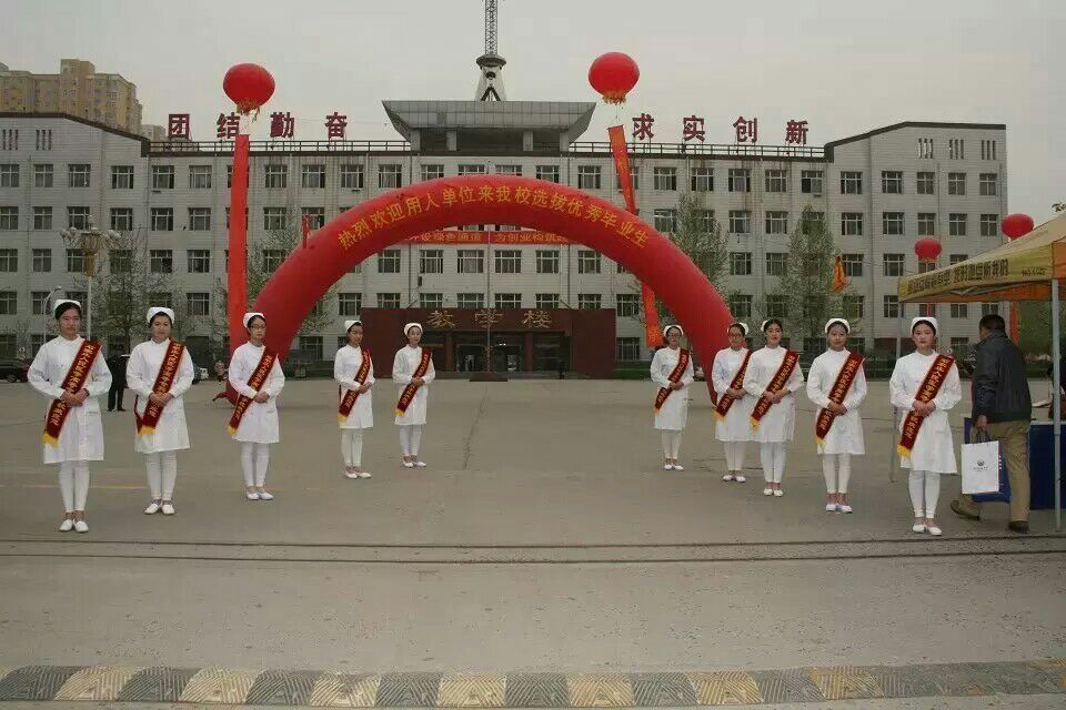 2018年人民醫(yī)專單招報名
