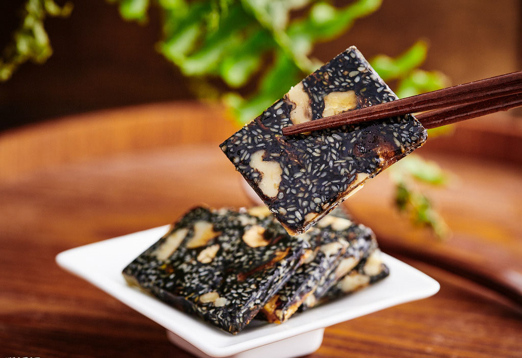 平和堂纯手工阿胶糕！